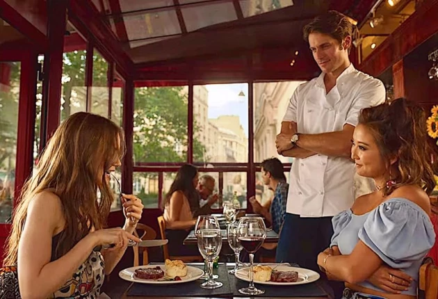 Кадры из сериала Эмили в Париже 2 сезон